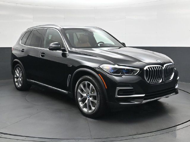 Used 2022 BMW X5 xDrive45e w/ Executive Package AWD/4WD image 2