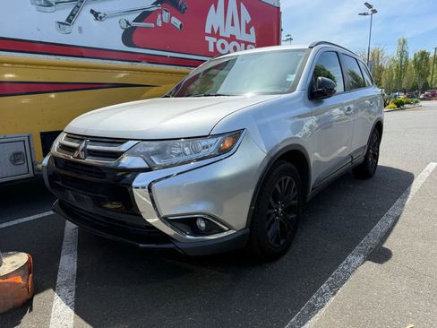 Used 2018 Mitsubishi Outlander LE FWD image 1