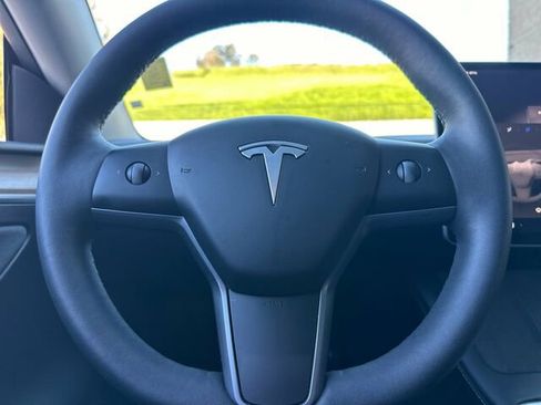 Used 2024 Tesla Model Y Long Range image 28