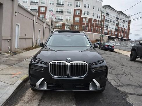 Used 2025 BMW X7 xDrive40i AWD/4WD image 3