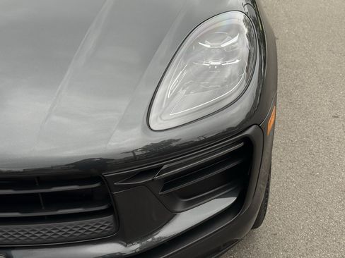 Used 2025 Porsche Macan image 11