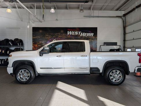 Used 2024 Chevrolet Silverado 2500 High Country w/ Technology Package AWD/4WD image 4