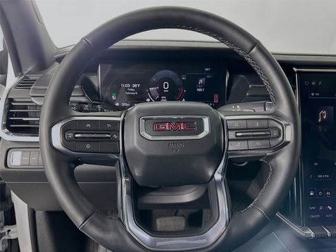 Used 2025 GMC Acadia Elevation image 12