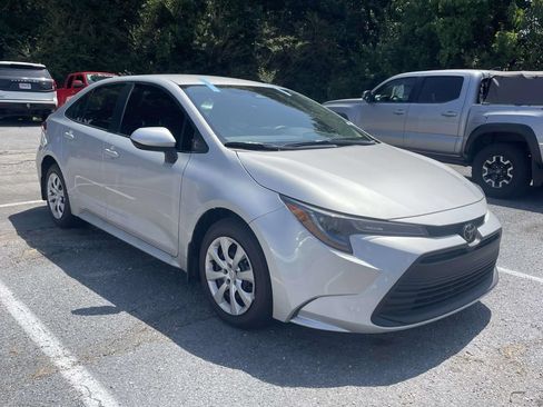 Used 2026 Toyota Corolla LE FWD image 2