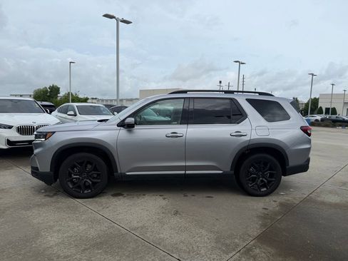 Used 2025 Honda Pilot Touring image 10
