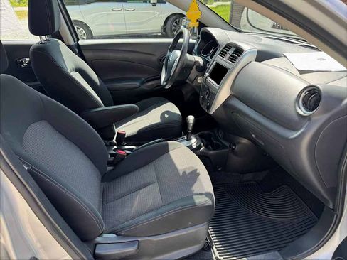 Used 2019 Nissan Versa SV image 9