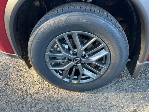 Used 2025 Nissan Rogue S image 10