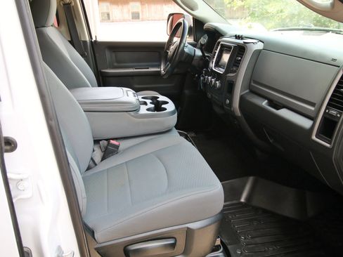 Used 2018 RAM 2500 Tradesman w/ Chrome Appearance Group AWD/4WD image 34