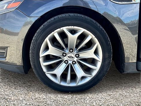 Used 2018 Ford Taurus Limited image 8