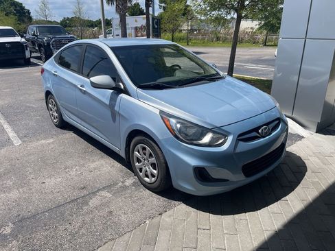 Used 2014 Hyundai Accent GLS image 2