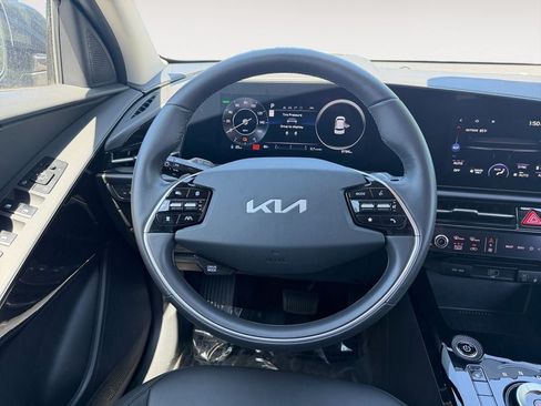 Used 2025 Kia Niro Wind FWD image 13