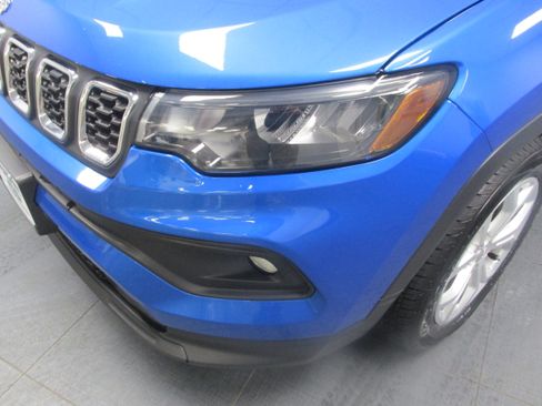 Used 2024 Jeep Compass Latitude AWD/4WD image 9