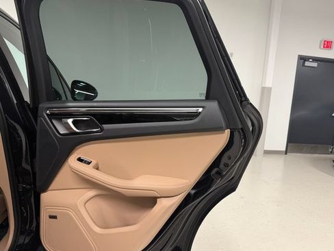 Certified 2026 Porsche Macan AWD/4WD image 34