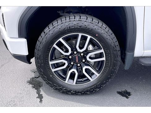Used 2025 GMC Sierra 1500 AT4 w/ AT4 Premium Package AWD/4WD image 10