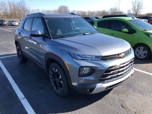 Used 2021 Chevrolet TrailBlazer LT w/ Convenience Package image 3