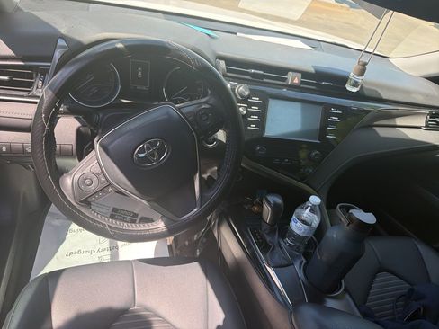 Used 2019 Toyota Camry SE w/ Convenience Package image 5