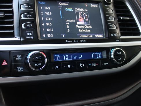 Used 2016 Toyota Highlander Limited Platinum image 39