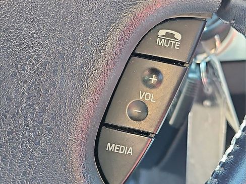 Used 2003 Ford Thunderbird image 22