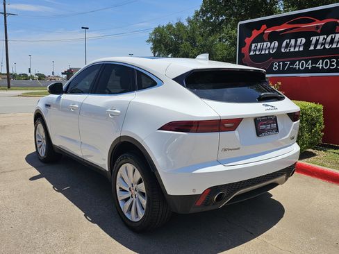 Used 2018 Jaguar E-PACE SE image 3