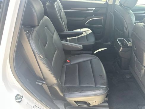 Used 2025 Kia Telluride S FWD image 33