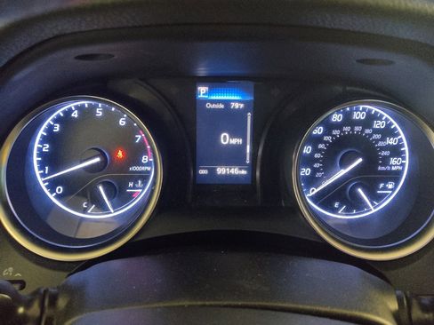 Used 2018 Toyota Camry LE image 23