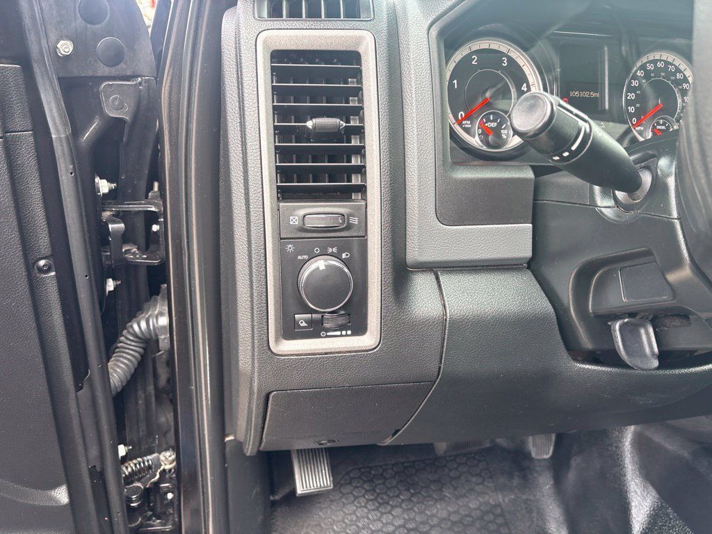 Used 2018 RAM 3500 Tradesman w/ Chrome Appearance Group AWD/4WD image 17
