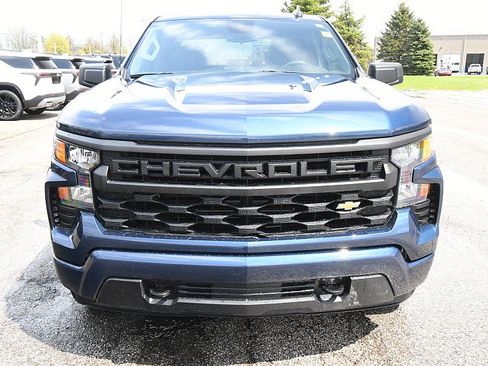 Used 2023 Chevrolet Silverado 1500 Custom AWD/4WD image 2
