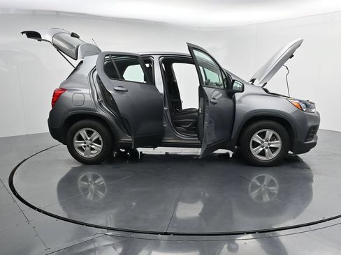 Used 2020 Chevrolet Trax LS FWD image 27
