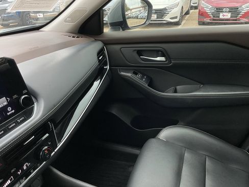 Used 2022 Nissan Rogue SL w/ SL Premium Package image 38