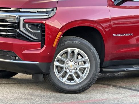 New 2026 Chevrolet Suburban LT image 8