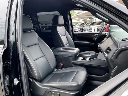 Used 2024 GMC Yukon SLT w/ SLT Luxury Package RWD image 10