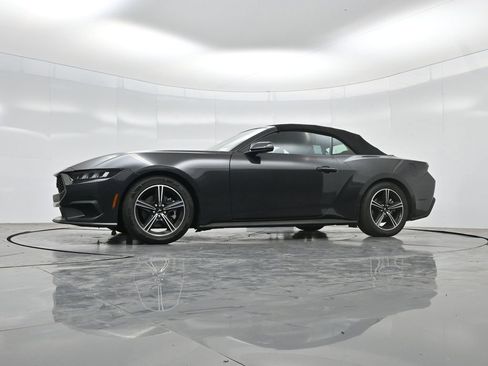 Used 2024 Ford Mustang Convertible RWD image 6