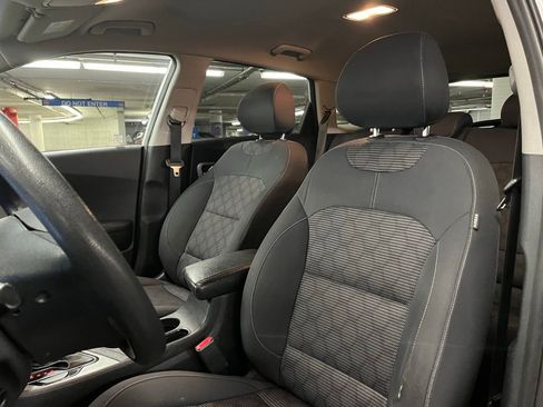 Used 2017 Kia Niro LX FWD image 16