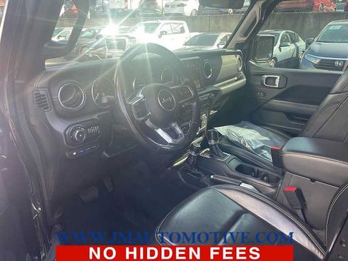 Used 2022 Jeep Wrangler Unlimited Sahara w/ Cold Weather Group AWD/4WD image 2