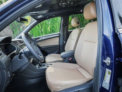 Used 2022 Volkswagen Tiguan SE AWD/4WD image 16