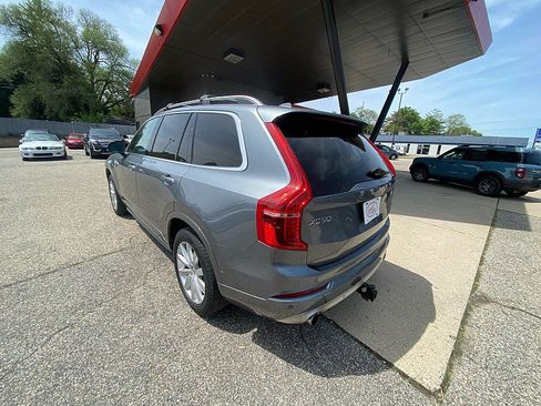 Used 2018 Volvo XC90 T5 Momentum w/ Convenience Package AWD/4WD image 2