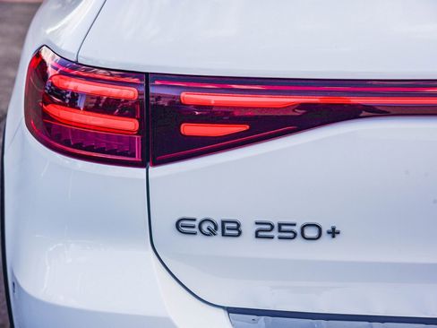 Used 2025 Mercedes-Benz EQB 250+ image 8