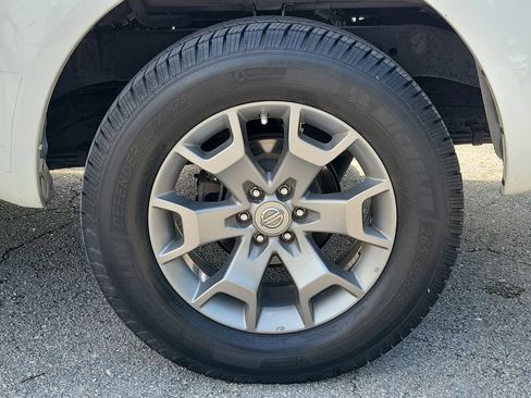 Used 2019 Nissan Frontier SL RWD image 10