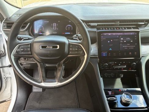 Used 2023 Jeep Grand Cherokee Limited w/ Luxury Tech Group II image 15