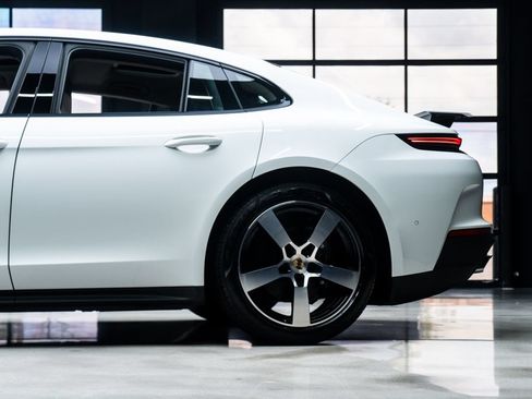 Used 2025 Porsche Panamera w/ Premium Package RWD image 21
