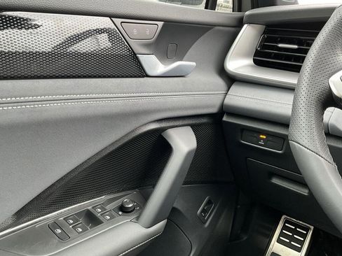 New 2026 Volkswagen Tiguan SE R-Line image 23