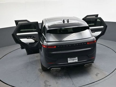 Used 2024 Land Rover Range Rover Sport SE image 35