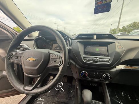 Used 2022 Chevrolet TrailBlazer LT FWD image 27