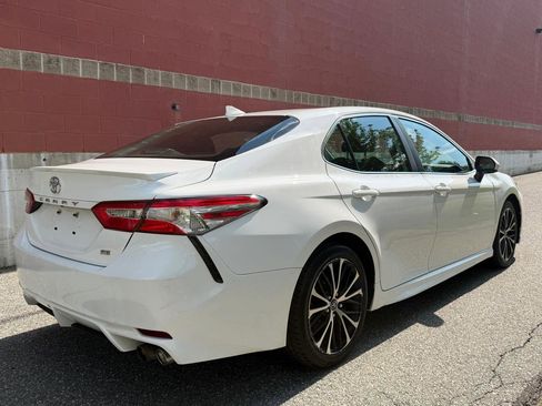 Used 2020 Toyota Camry SE FWD image 6