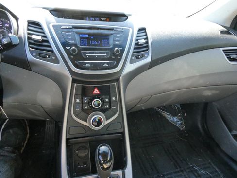Used 2015 Hyundai Elantra SE image 13