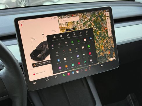 Used 2021 Tesla Model Y Long Range AWD/4WD image 32