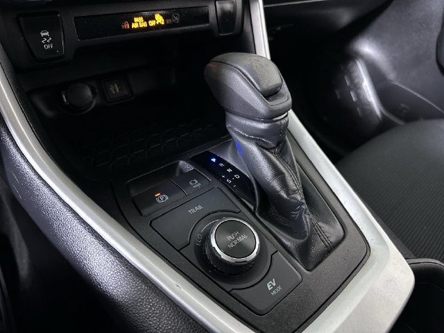 Used 2024 Toyota RAV4 LE AWD/4WD image 16
