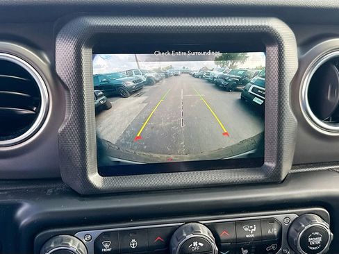 Used 2021 Jeep Wrangler Unlimited Rubicon 4xe w/ Cold Weather Group AWD/4WD image 15