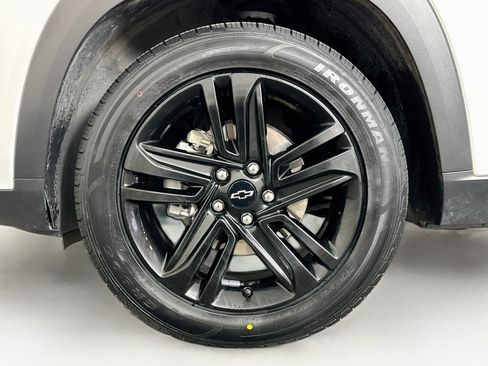 Used 2024 Chevrolet Trax ACTIV w/ Sunroof Package FWD image 11