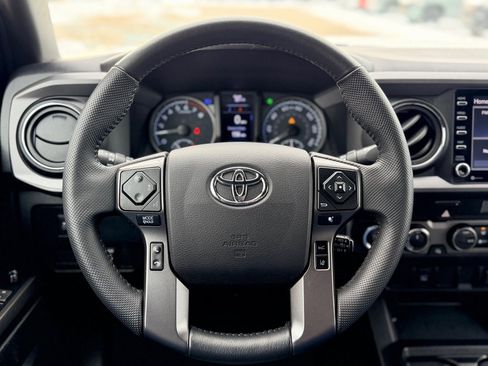 Used 2021 Toyota Tacoma TRD Off-Road image 12